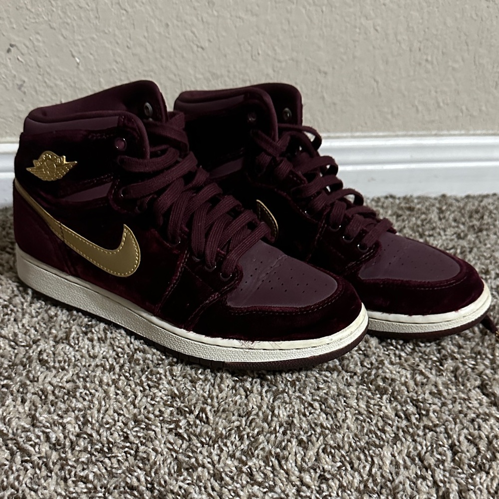 Nike Men's Maroon and Gold High-Top Sneakers